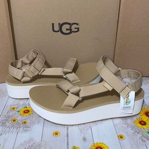 TEVA FLATFORM UNIVERSAL CHUNKY SANDALS